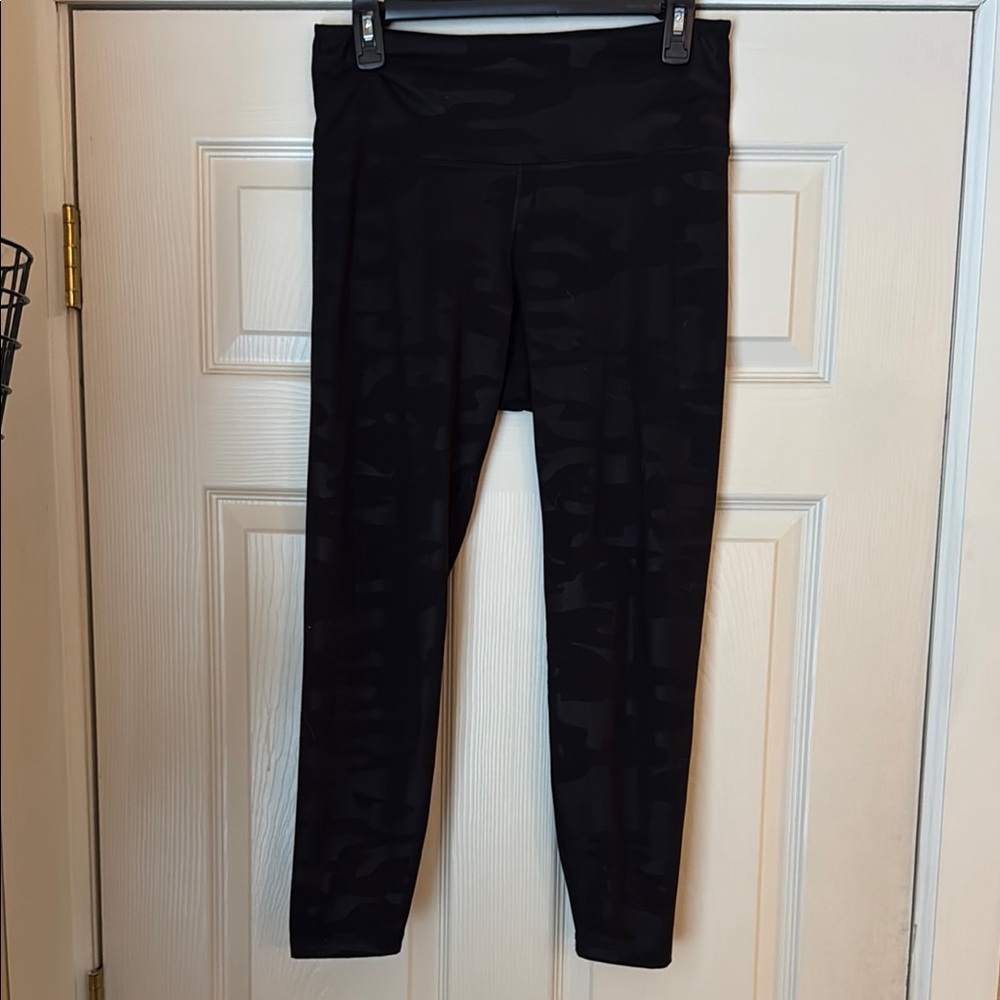 Old Navy Active Elevate Black Camouflage Leggings